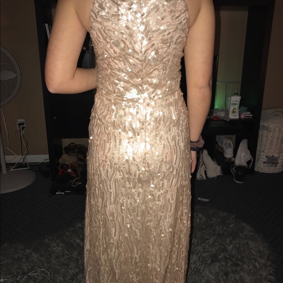 size 4 Donna Morgan Collection - Picture 3 of 3